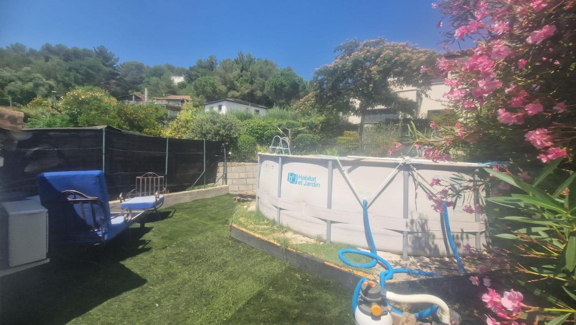 Holiday home Maisonnette Avec Jardin Et Piscine Privee